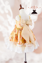 Load image into Gallery viewer, Vintage ruffle dress
